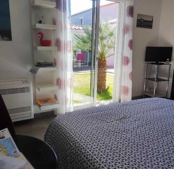 غرفة قياسية مع حمام خارجي, Chambre Et Salle D Eau Dans Dépendance 20 M2, Vélos