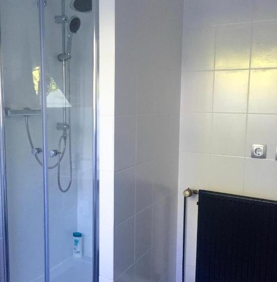 バス共有のスタンダードルーム, Sweet Home