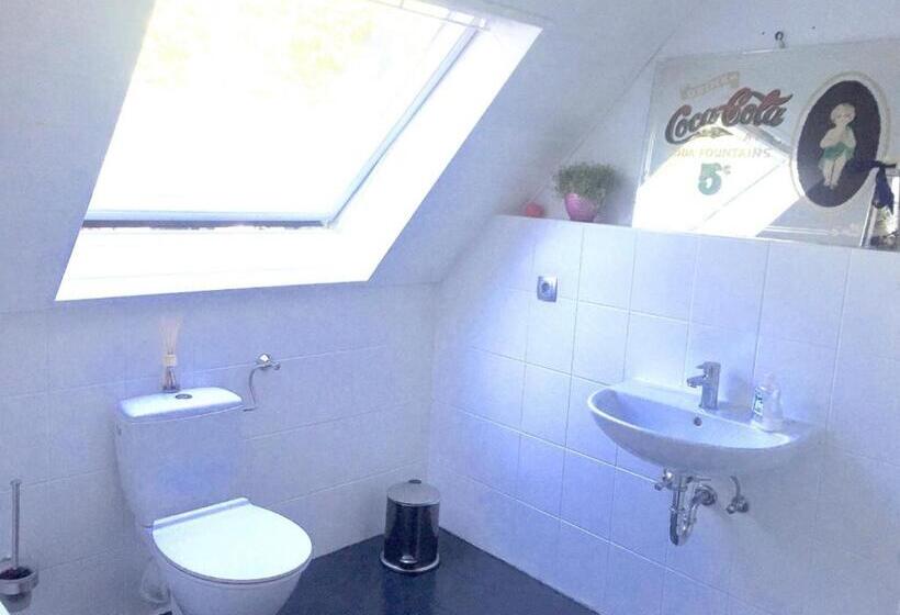 バスルーム共有のシングルスタンダード, Sweet Home