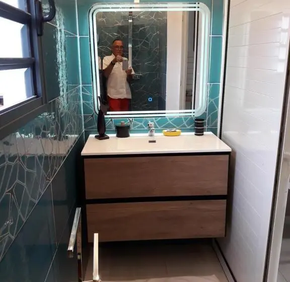 اتاق لوکس, Maison Tonga Piscine   Jacuzzi Confort
