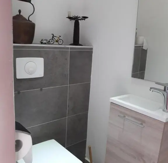 اتاق لوکس, Maison Tonga Piscine   Jacuzzi Confort