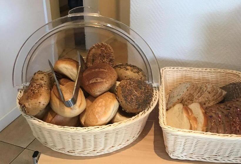 스탠다드 스튜디오, Pension Wagener