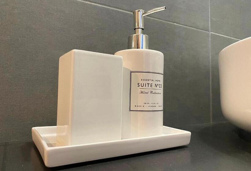 חדר סטנדרט, Momi