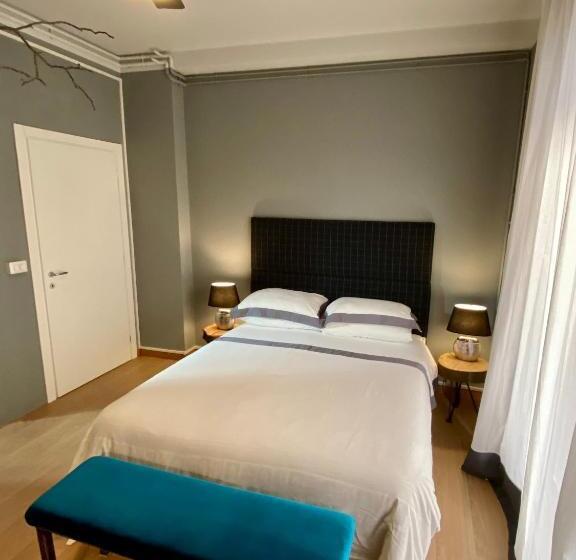 חדר סטנדרט, Momi