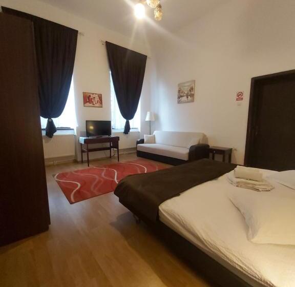 庭の見えるスタンダードトリプルルーム, Vila Micul Castel