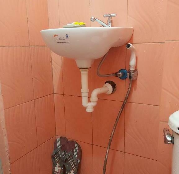 اتاق اکونومی, Ryj S Inn