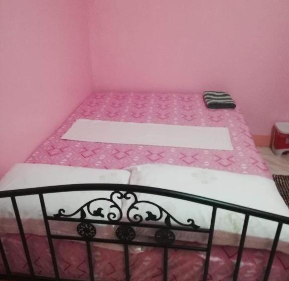 اتاق اکونومی, Ryj S Inn