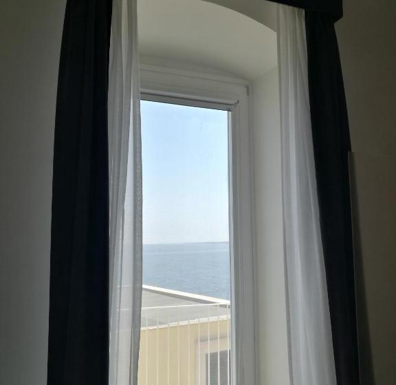 سوییت با چشم‌انداز دریا, B&b Vistazzurra   Casa Saldarelli