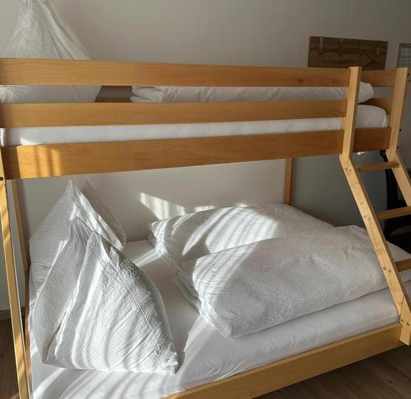 חדר קומפורט לשלושה, Pension Alpina