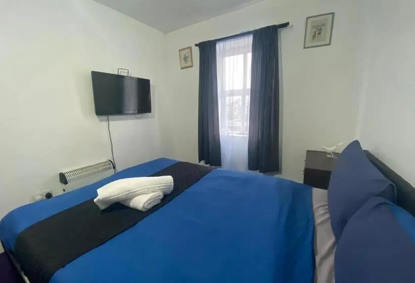 浴室共有のエコノミールーム, Kings Hotel Blackburn