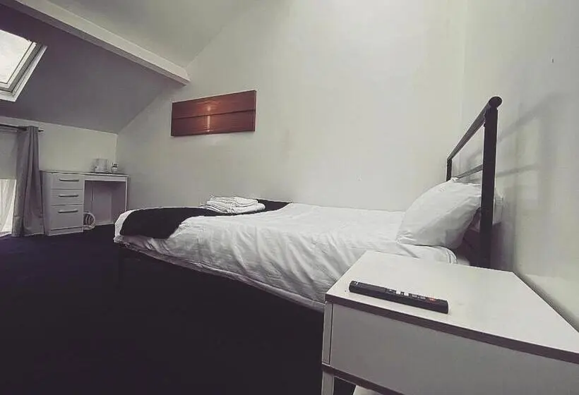 浴室共有のエコノミールーム, Kings Hotel Blackburn