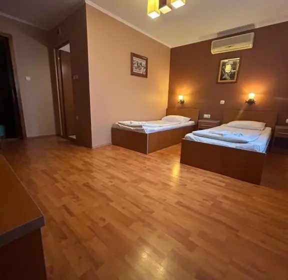 اتاق استاندارد, Motel Al Capone