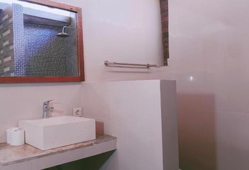 بنجلو قياسى مطلّ علي الحديقة, Morning Bali Bungalow