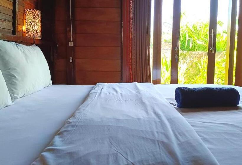 بنجلو قياسى مطلّ علي الحديقة, Morning Bali Bungalow