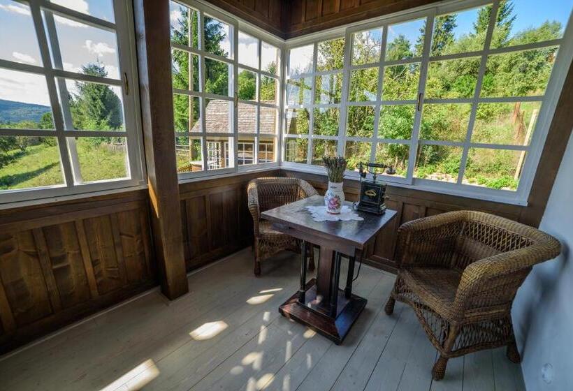 جناح مطلّ علي الجبل, Pension Grantl