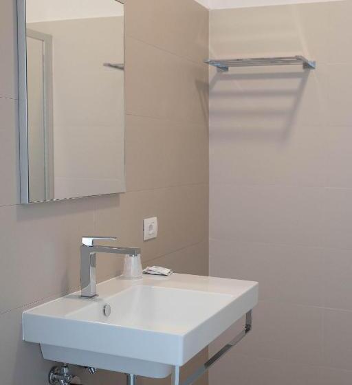 غرفة ديلوكس ثلاثية, Maisonme