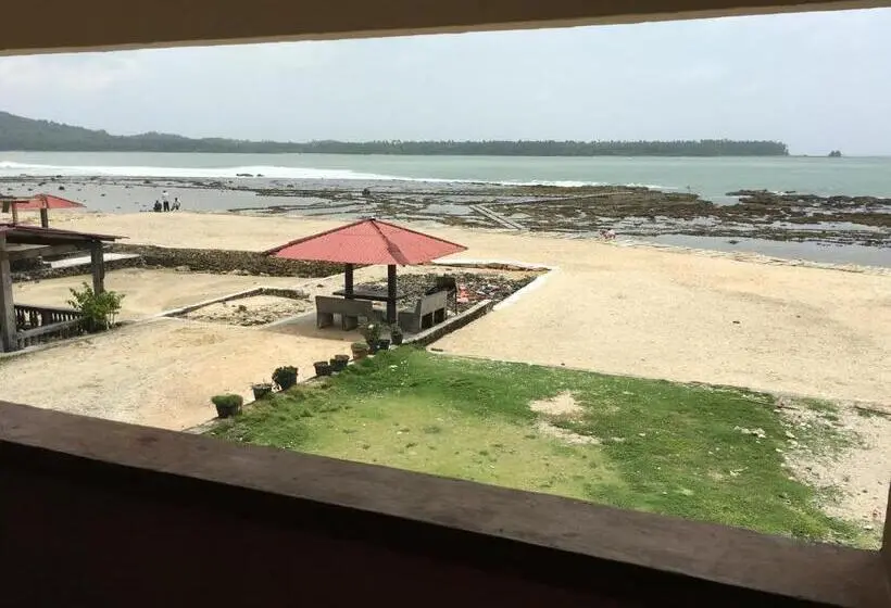 デラックスルーム, Nias Kristov Surf Camp