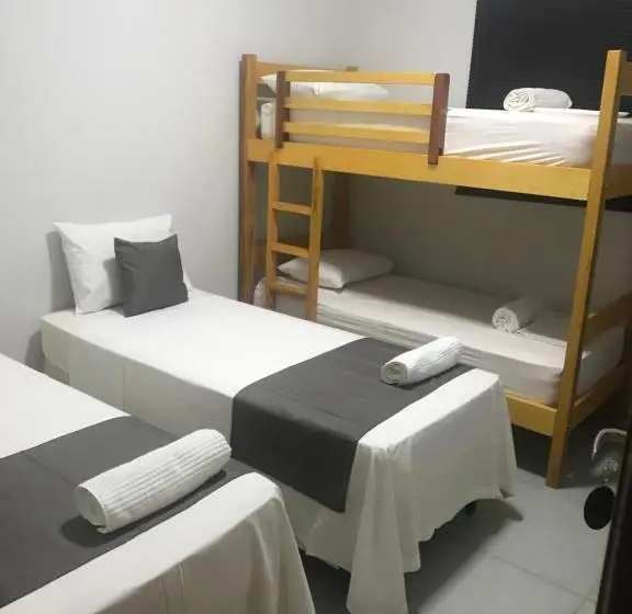 Deluxe Neljän Hengen Huone, Pousada Maktub