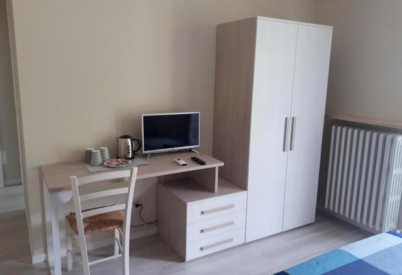 带阳台的三人标准间, B&b Le Civette