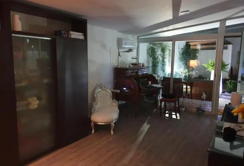 استودیوی استاندارد, Residenza Carlucci
