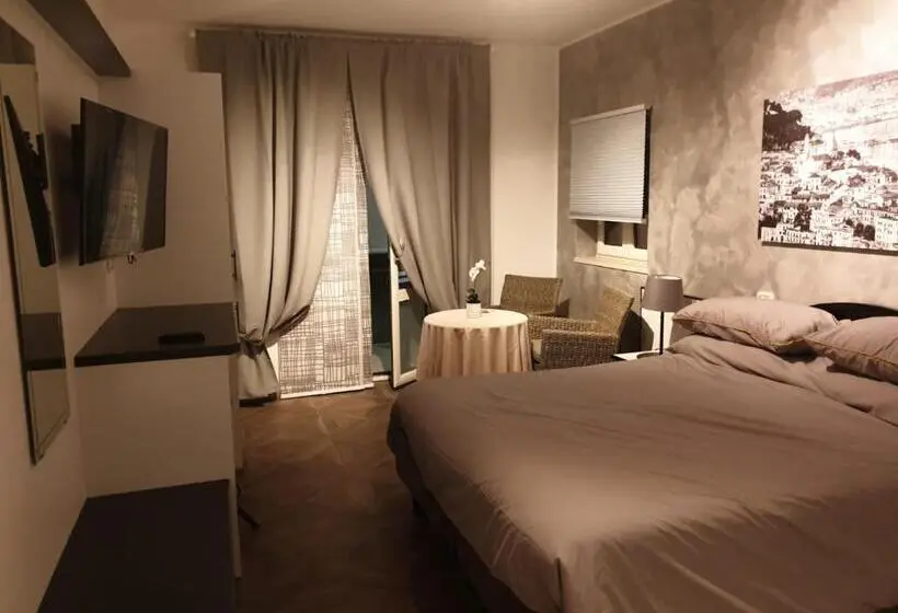 استودیوی استاندارد, Residenza Carlucci