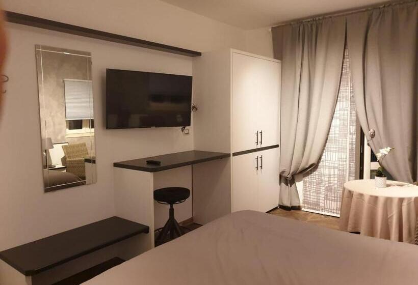 家庭工作室, Residenza Carlucci