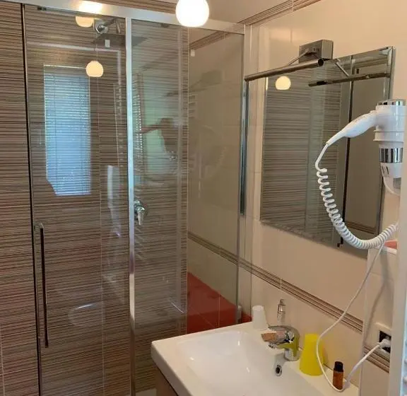 ベーシックトリプルルーム, Il Ruscello Rooms And Luxury Suite