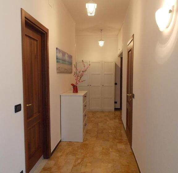 デラックスルーム, Australe