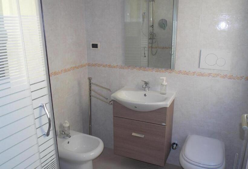 デラックスルーム, Australe