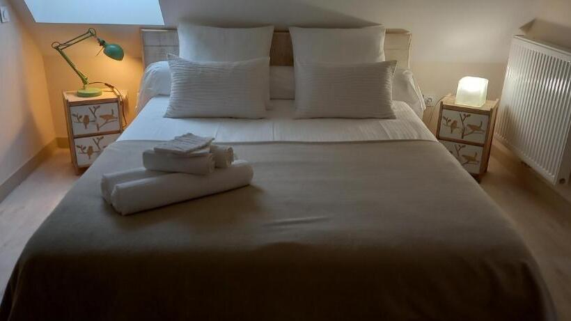 스위트 킹사이즈 침대, Aux Penates De Toni Beauval