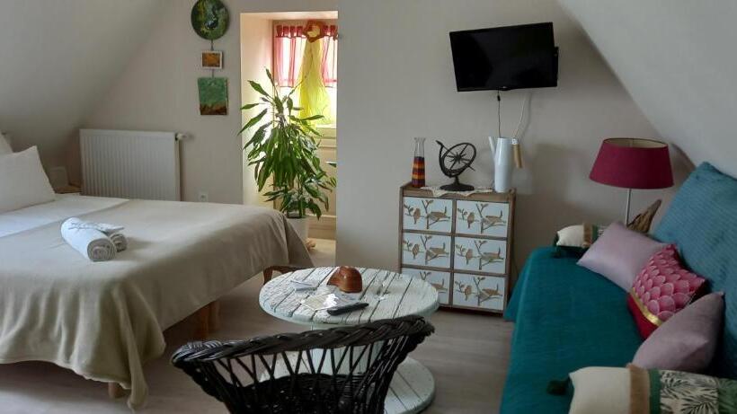 스위트 킹사이즈 침대, Aux Penates De Toni Beauval