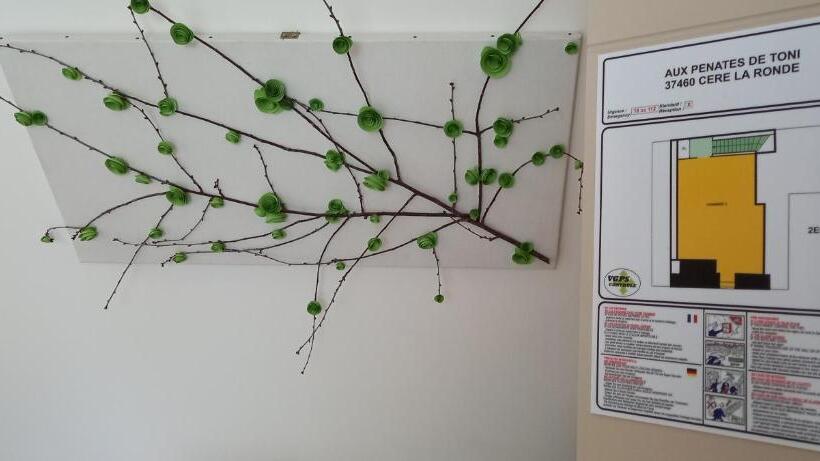 스위트 킹사이즈 침대, Aux Penates De Toni Beauval