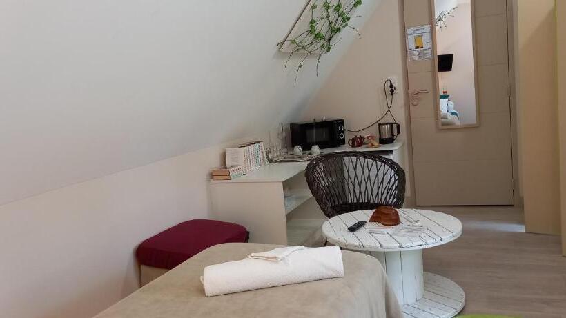 스위트 킹사이즈 침대, Aux Penates De Toni Beauval