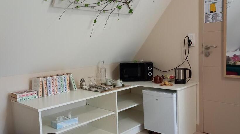 스위트 킹사이즈 침대, Aux Penates De Toni Beauval