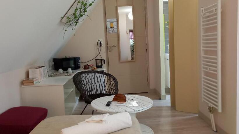 스위트 킹사이즈 침대, Aux Penates De Toni Beauval