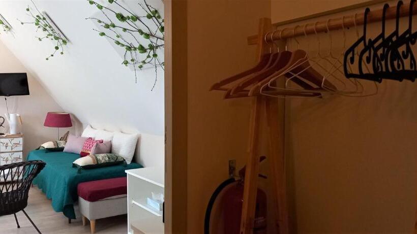 스위트 킹사이즈 침대, Aux Penates De Toni Beauval