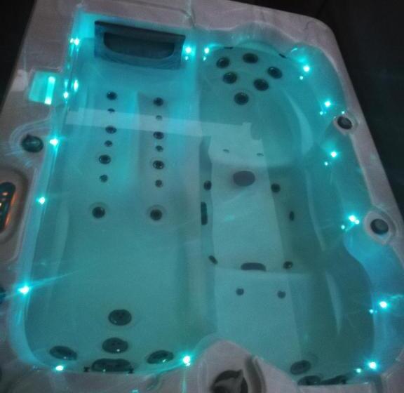 اتاق لوکس, Nueva Suite Jacuzzi Relax Beach & Mountain