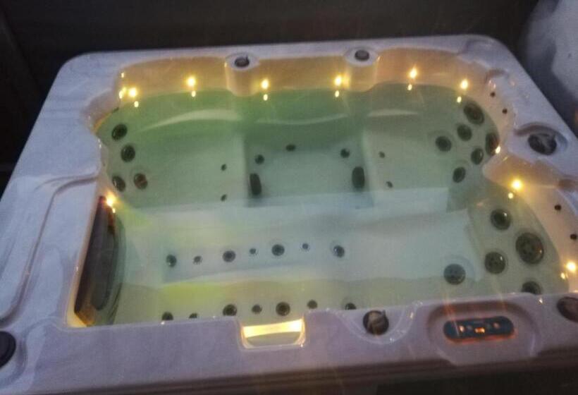 اتاق لوکس, Nueva Suite Jacuzzi Relax Beach & Mountain