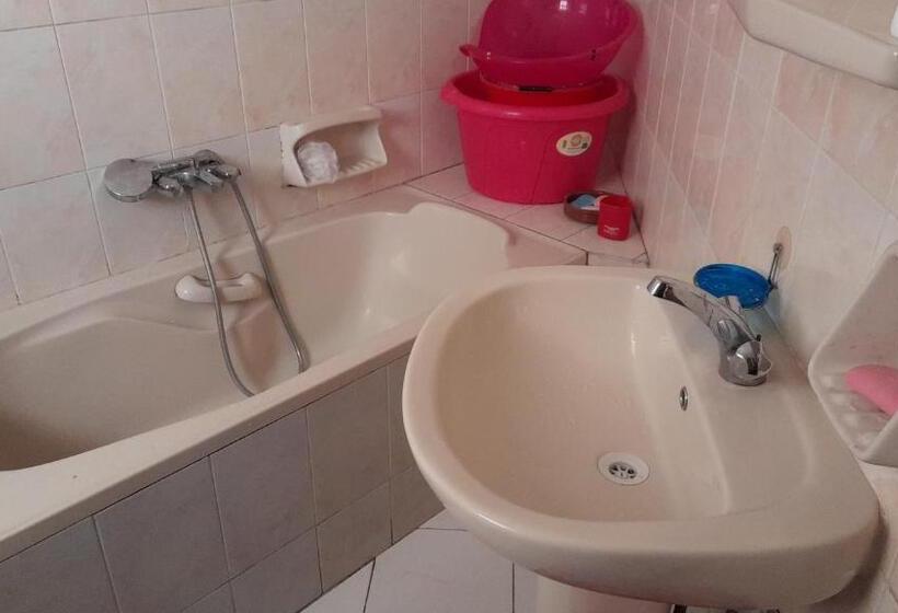 Camera Standard Bagno Condiviso, Smoha Zahran Haus