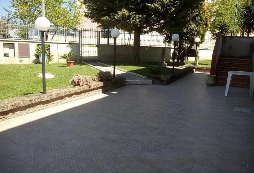 اتاق استاندارد چهارنفره با بالکن, Villetta Del Parco