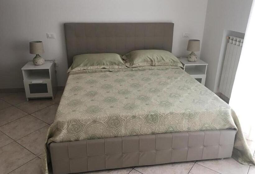 اتاق استاندارد چهارنفره با بالکن, Villetta Del Parco