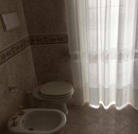 اتاق استاندارد چهارنفره با بالکن, Villetta Del Parco