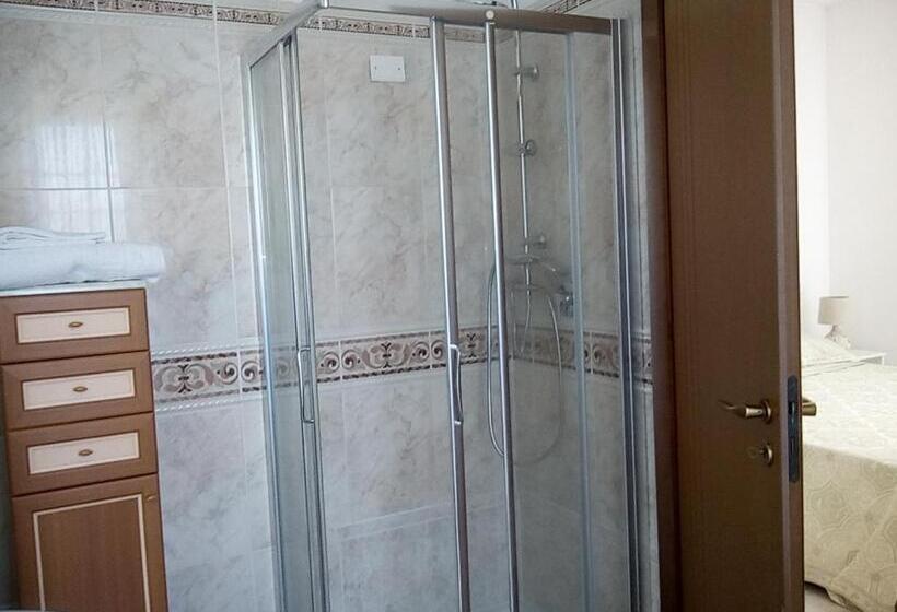 اتاق استاندارد چهارنفره با بالکن, Villetta Del Parco