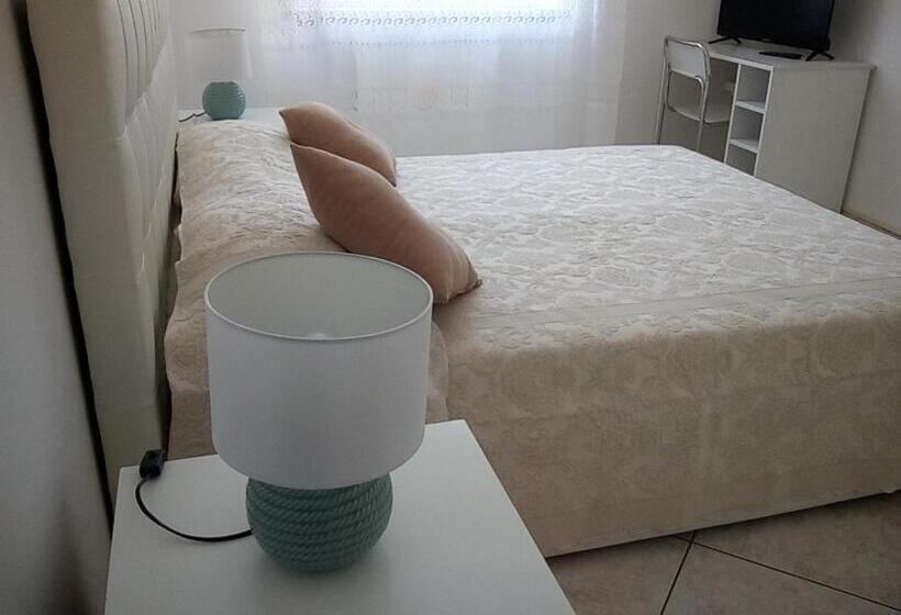 اتاق استاندارد چهارنفره با بالکن, Villetta Del Parco