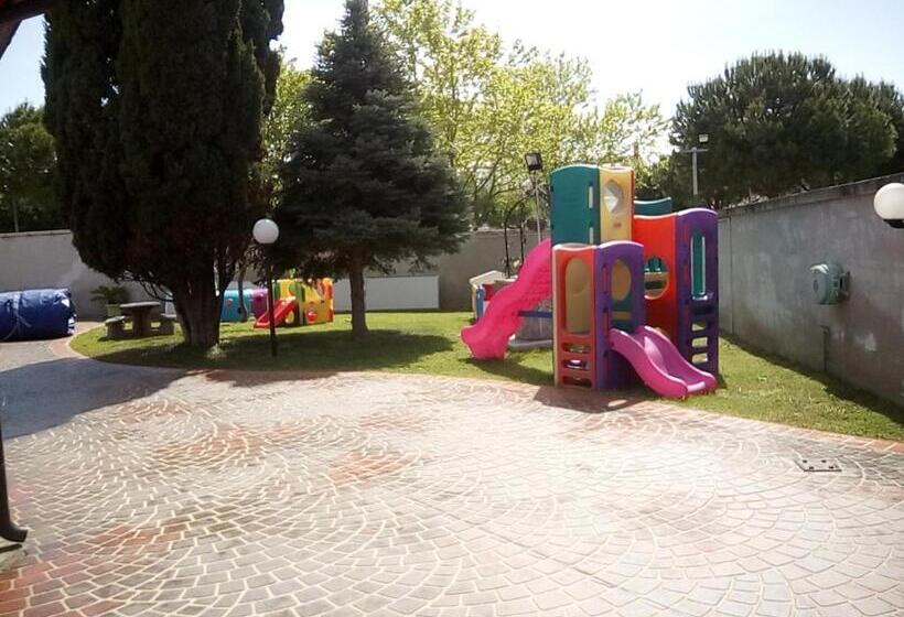 سوییت جونیور با بالکن, Villetta Del Parco