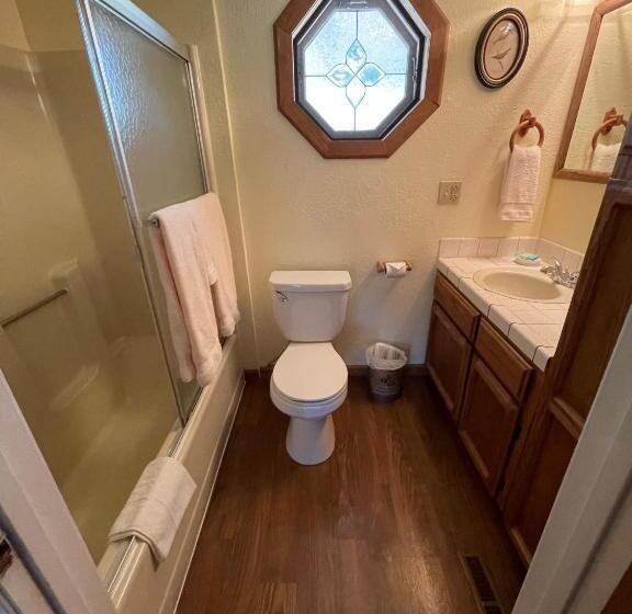 스탠다드 룸 킹사이즈 침대, Berkshire Inn