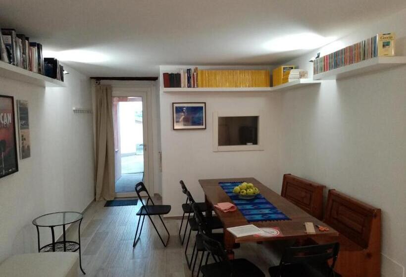 شقة غرفتين, Corte Buenavista