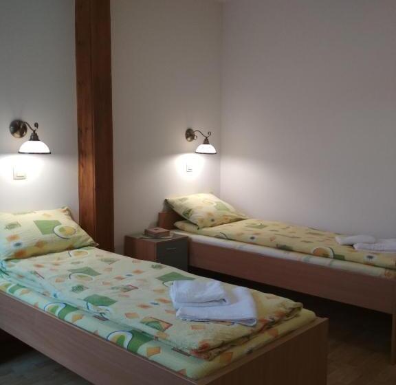 اتاق استاندارد چهار تخته, Fodor Ház