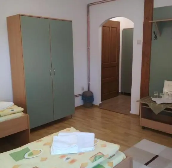 スタンダード4人部屋, Fodor Ház