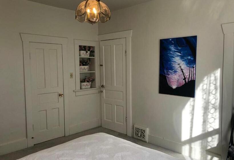 اتاق استاندارد با سرویس بهداشتی مشترک, John S House In Vancouver West